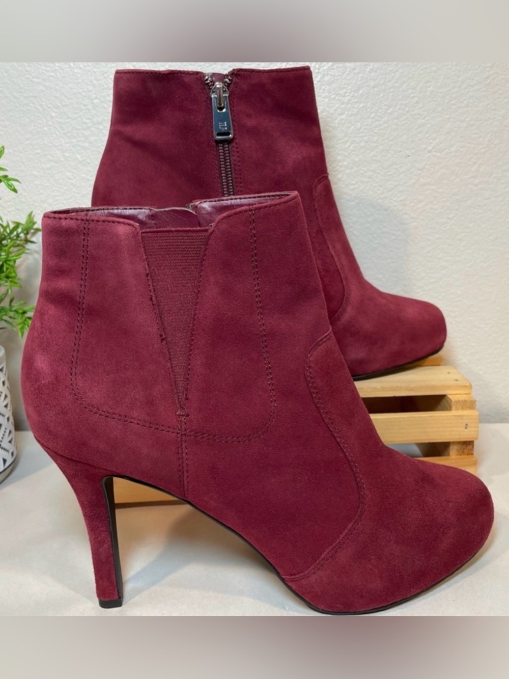 Rockport “Gore” Burgundy Vegan Suede Bootie Ankle Boots Adiprene Sole | EUC